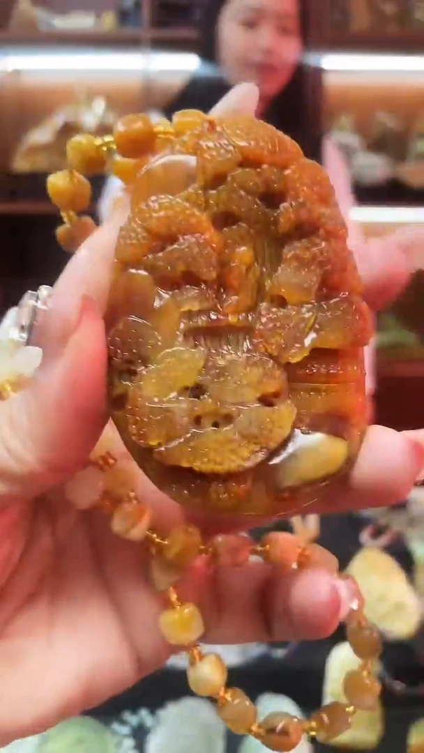 未镶嵌蛇纹石玉吊坠