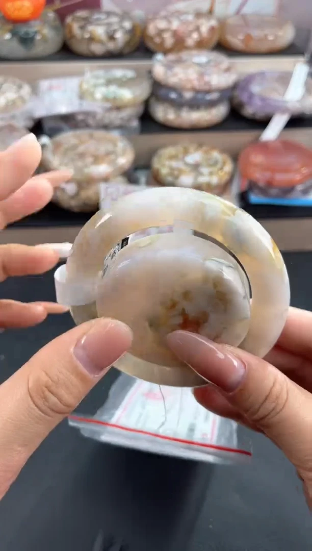 未镶嵌手镯石英质玉56