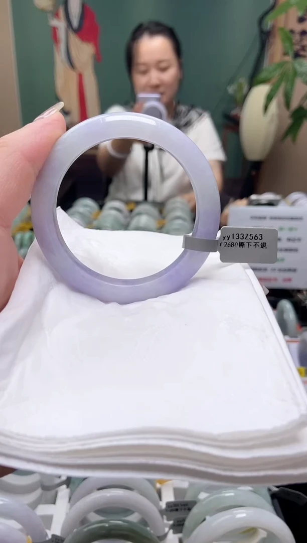 翡翠手镯未镶嵌5657圈口d