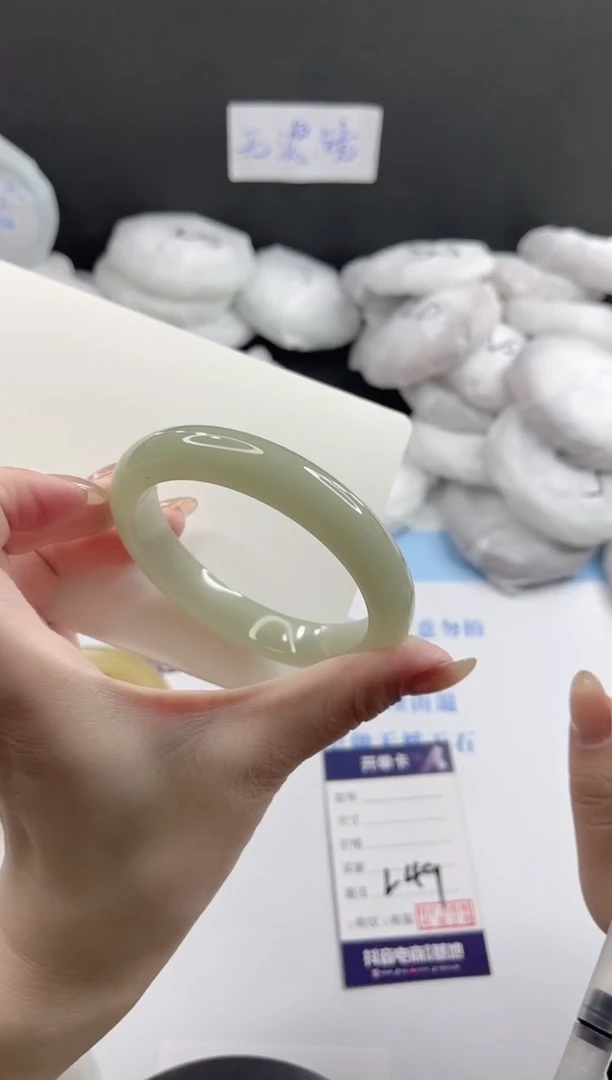 未镶嵌手镯石英质玉多样性发货L49