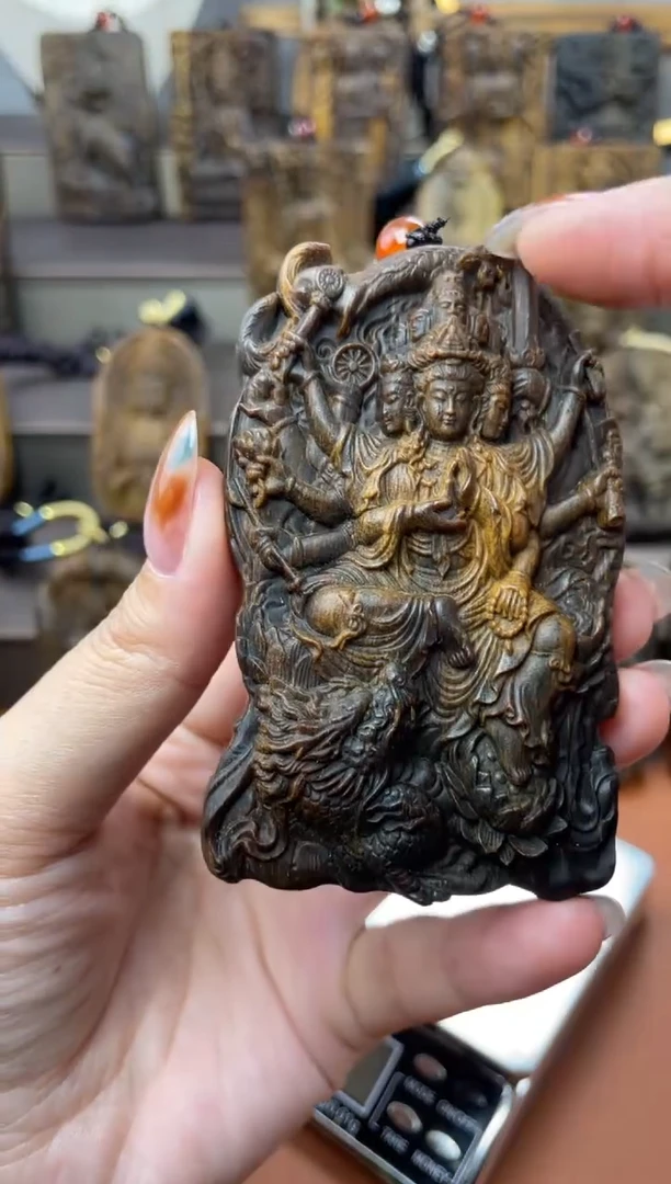 木木雕款芽庄 八臂观音8cm送养香瓶