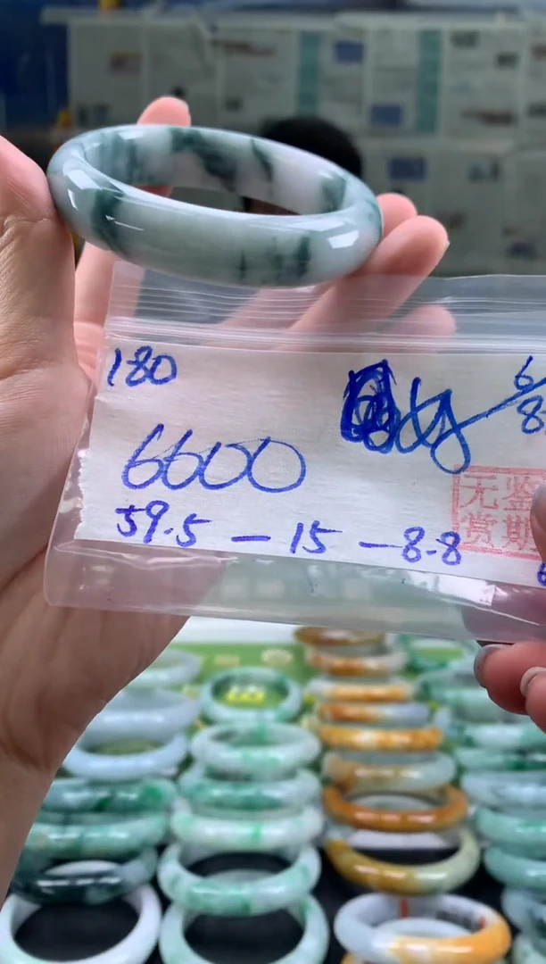 翡翠手镯未镶嵌好**棚翡翠手镯 下单联系小耳机#180