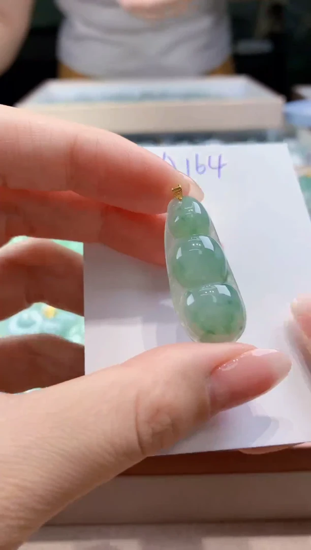 翡翠18K金镶嵌颈饰天然缅甸a货翡翠