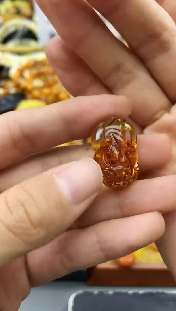 未镶嵌琥珀珠宝奇石147