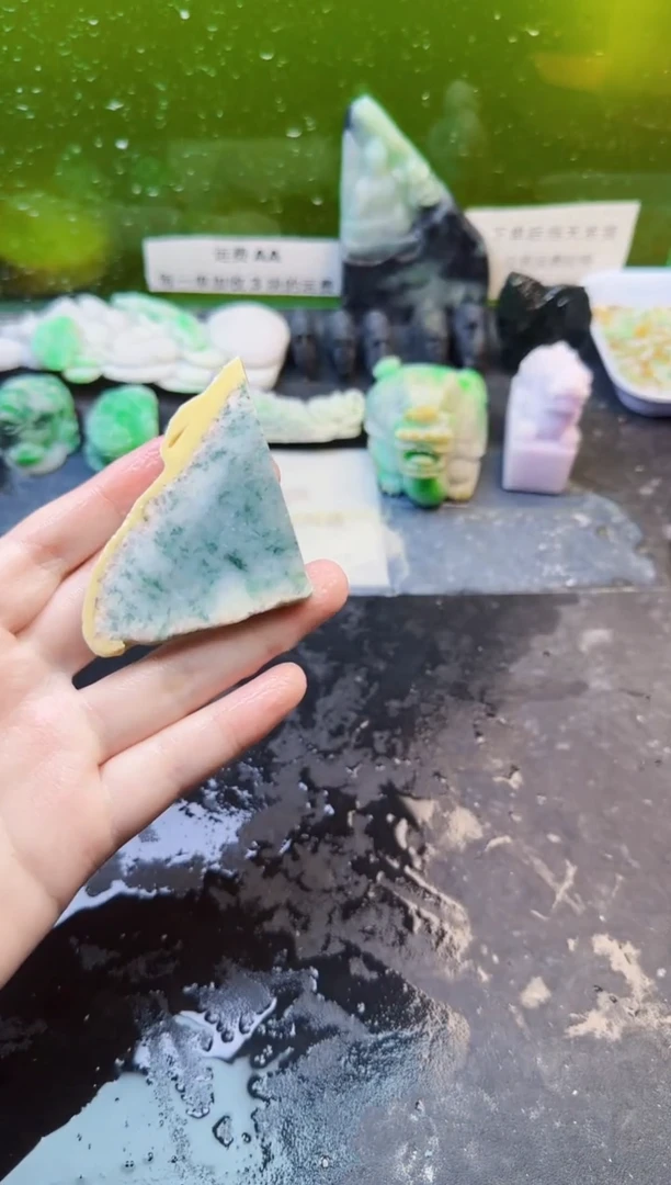 翡翠未镶嵌颈饰天然翡翠085