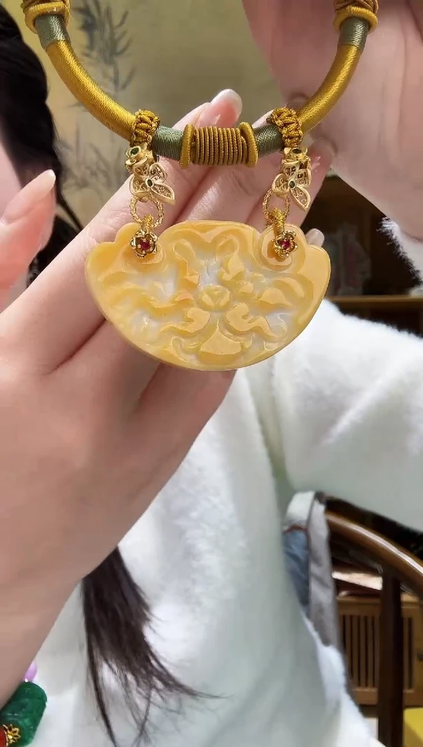 颈饰未镶嵌翡翠吊坠