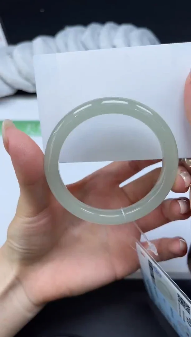 未镶嵌手镯石英质玉026-5455