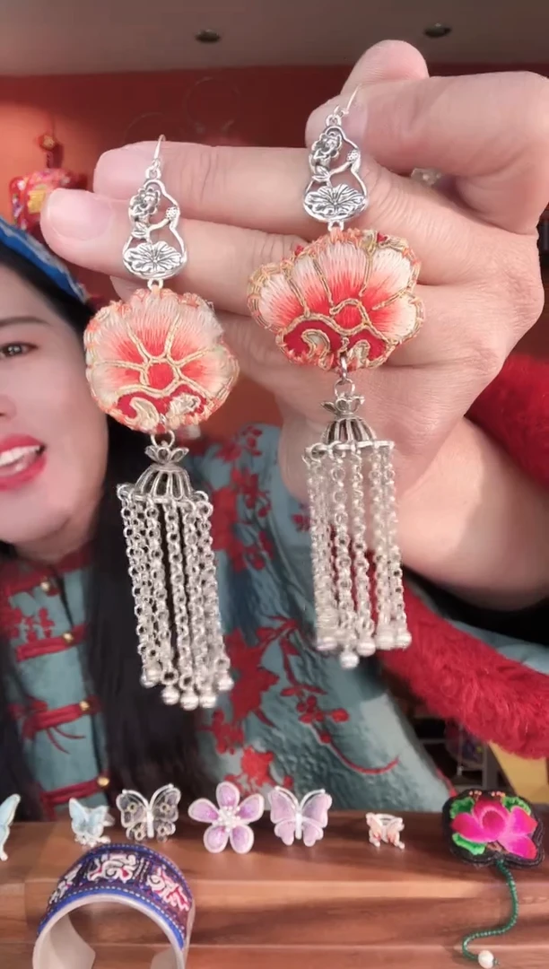 织绣苗银苗绣手工刺绣饰品45