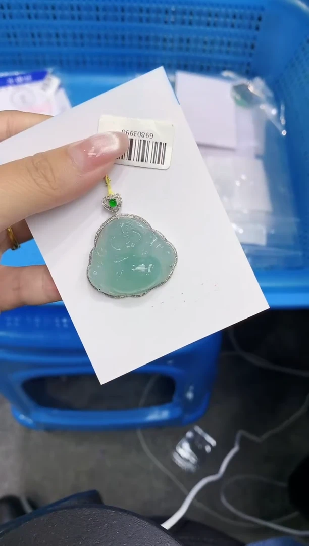 翡翠18K金镶嵌颈饰111111111