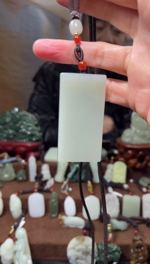 颈饰未镶嵌和田玉.