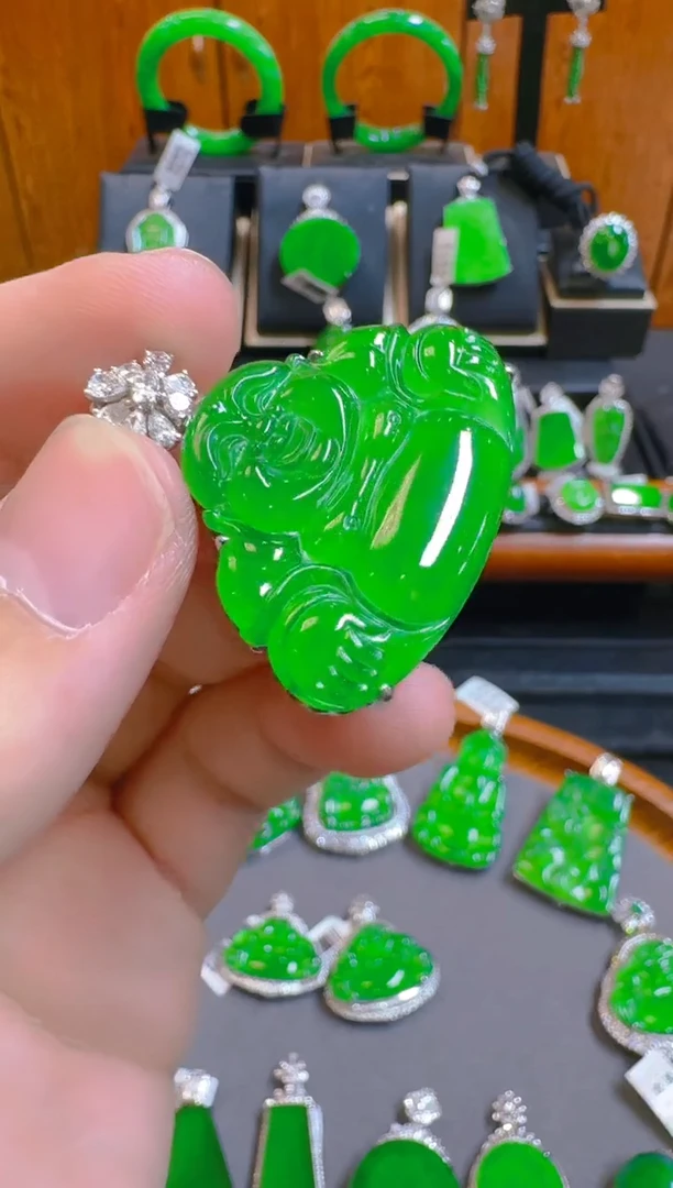 吊坠(赠链)18K金镶嵌翡翠天然A货翡翠