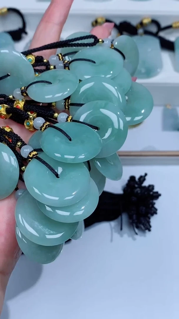 翡翠未镶嵌颈饰吊坠团购多样性发一件