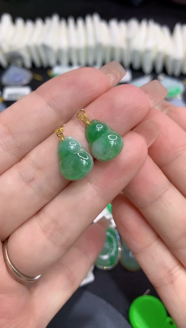 吊坠(不含链)18K金镶嵌翡翠111多样性发一件