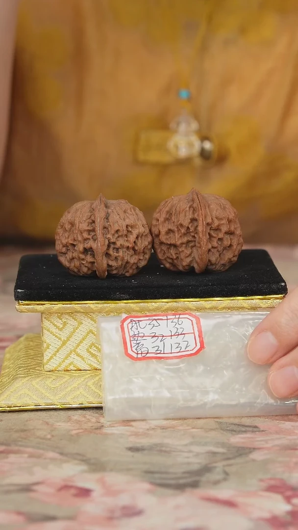 文玩核桃把件非嫁接元宝