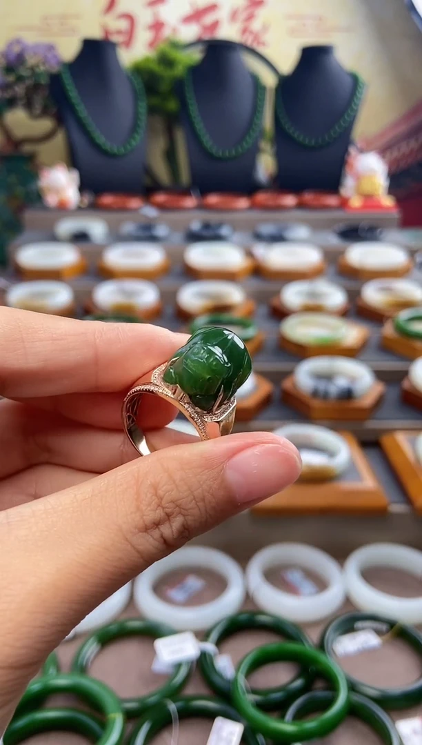 18K金镶嵌戒指和田玉18K金碧玉貔貅戒指