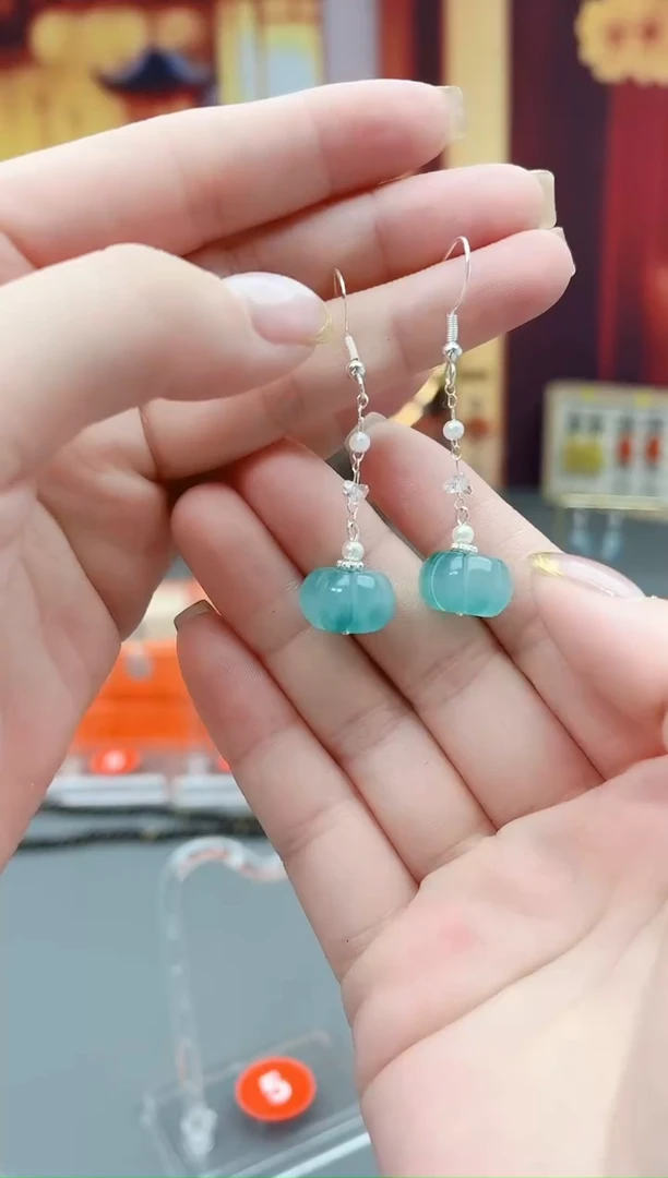 未镶嵌石英质玉（天山翠）耳钉w05