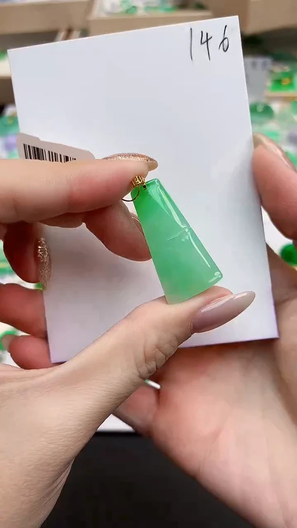 颈饰18K金镶嵌翡翠天然缅甸A货翡翠