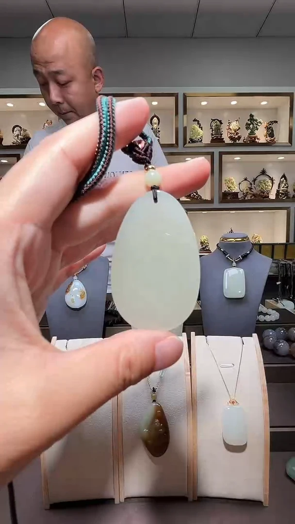 和田玉未镶嵌颈饰苏