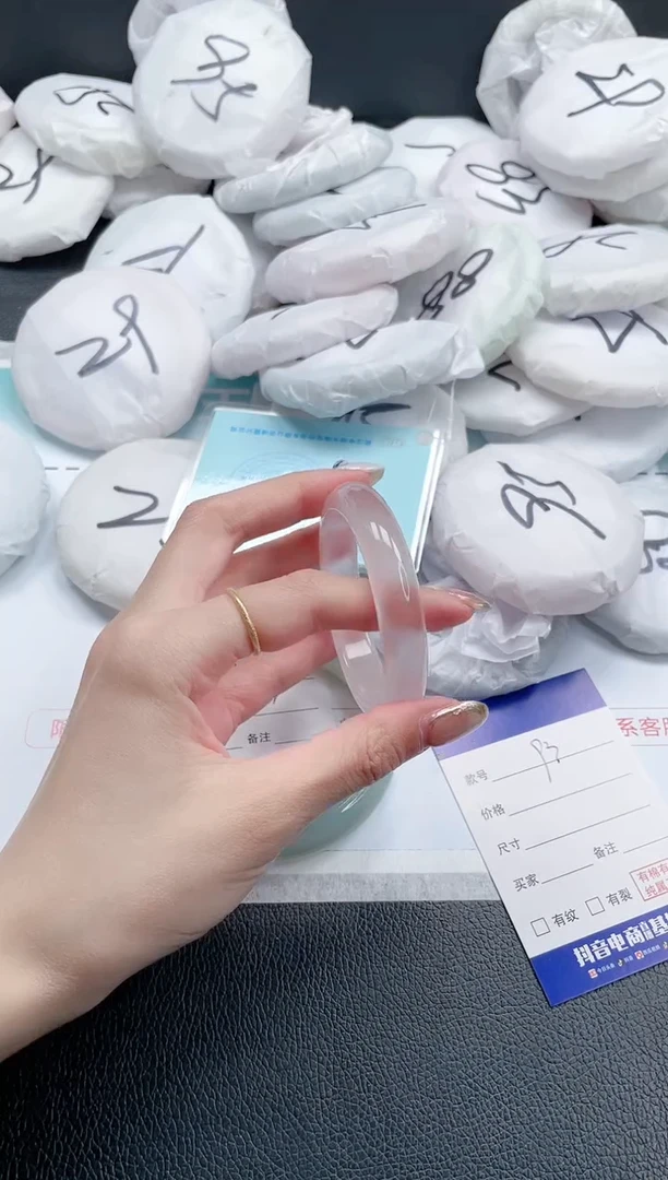 【闪购商品】石英质玉手镯未镶嵌14J93-52