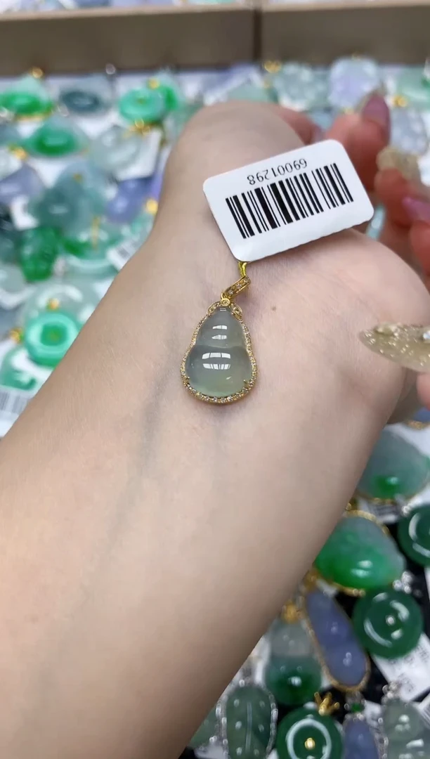 翡翠18K金镶嵌颈饰111111111