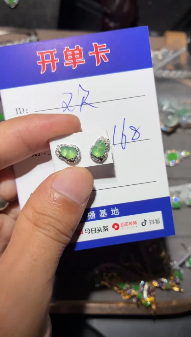 银S925镶嵌翡翠耳饰欢***活 欢喜过生活