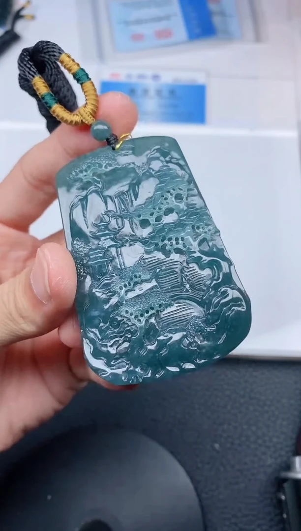 颈饰未镶嵌翡翠