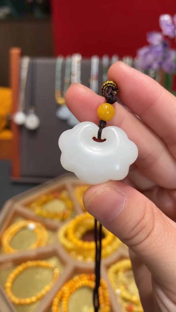 颈饰未镶嵌和田玉祥云如意锁