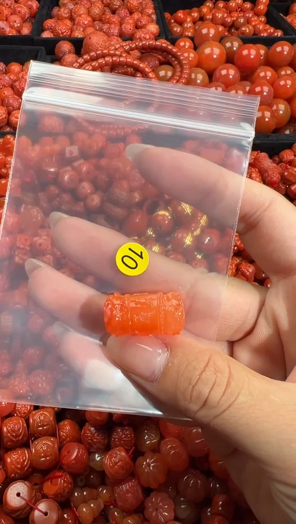 南红玛瑙未镶嵌颈饰1