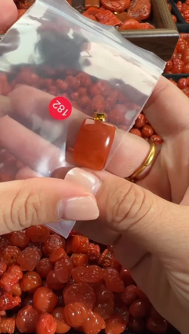 颈饰未镶嵌南红玛瑙1