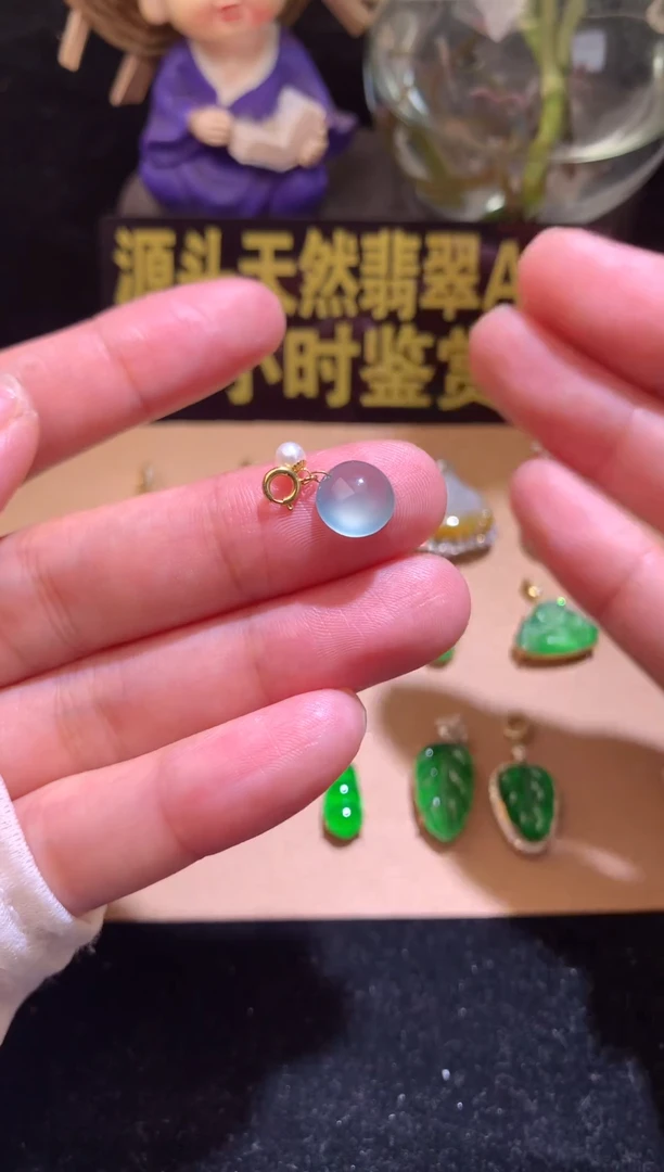 翡翠18K金镶嵌颈饰翡翠