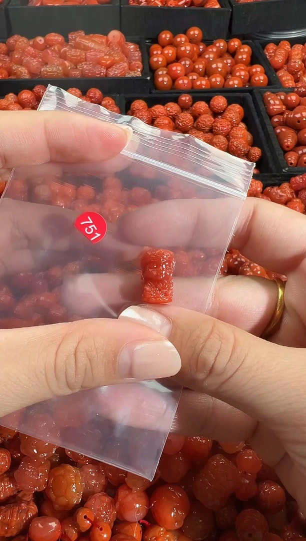 颈饰未镶嵌南红玛瑙1