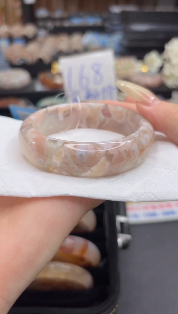 未镶嵌手镯石英质玉A105(59圈)共生