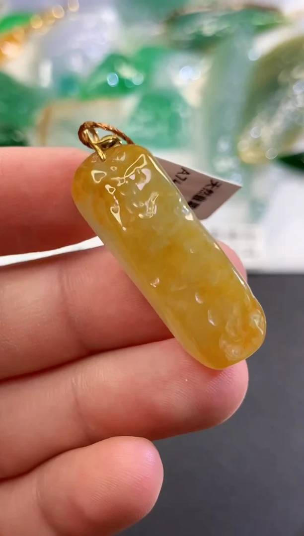 翡翠未镶嵌颈饰