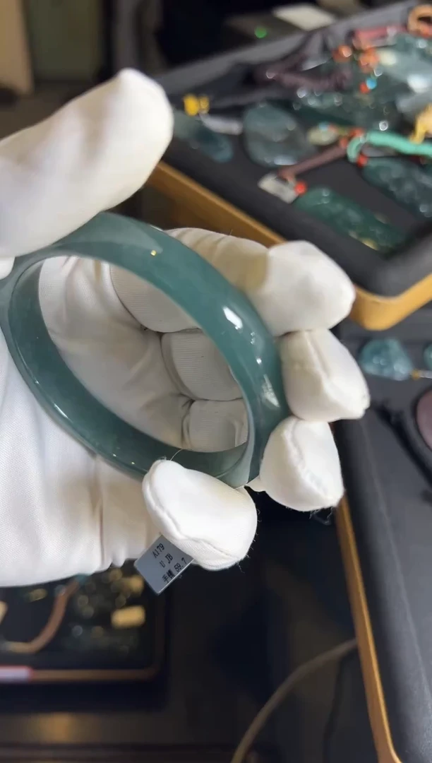 未镶嵌手镯翡翠手镯