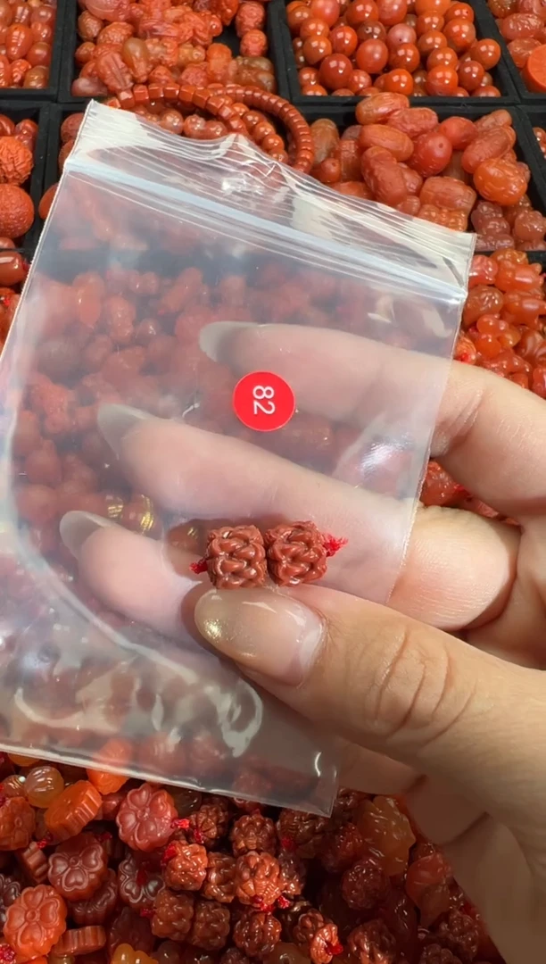 南红玛瑙未镶嵌颈饰1