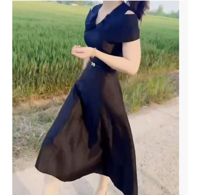 2025夏季新款网红同款洋气减龄收腰黑色连衣裙-QA