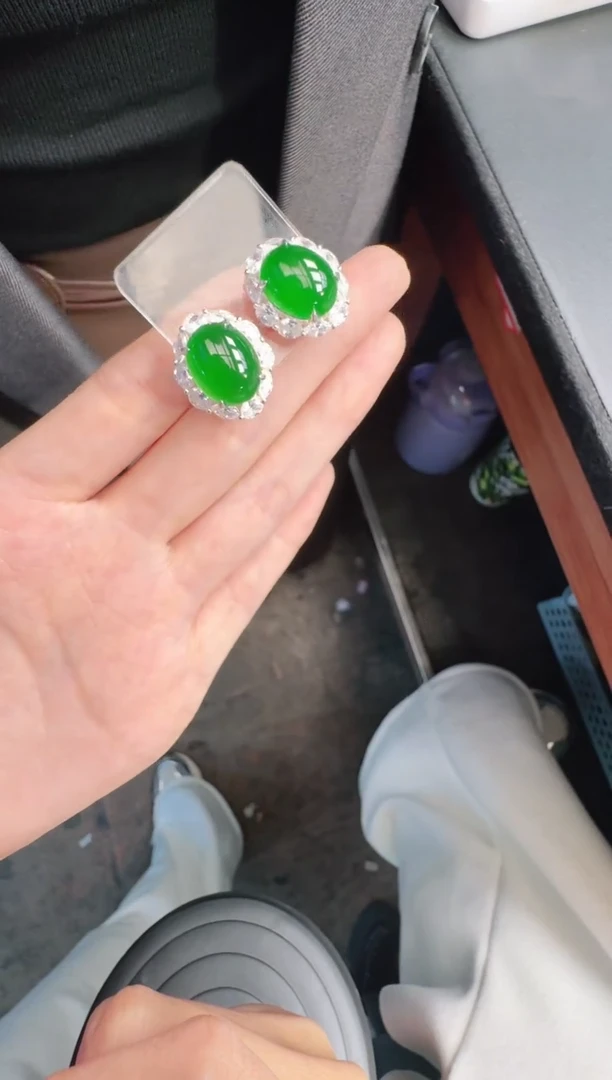 未镶嵌定制翡翠A货有轻微色差属于正常现象，耳钉1