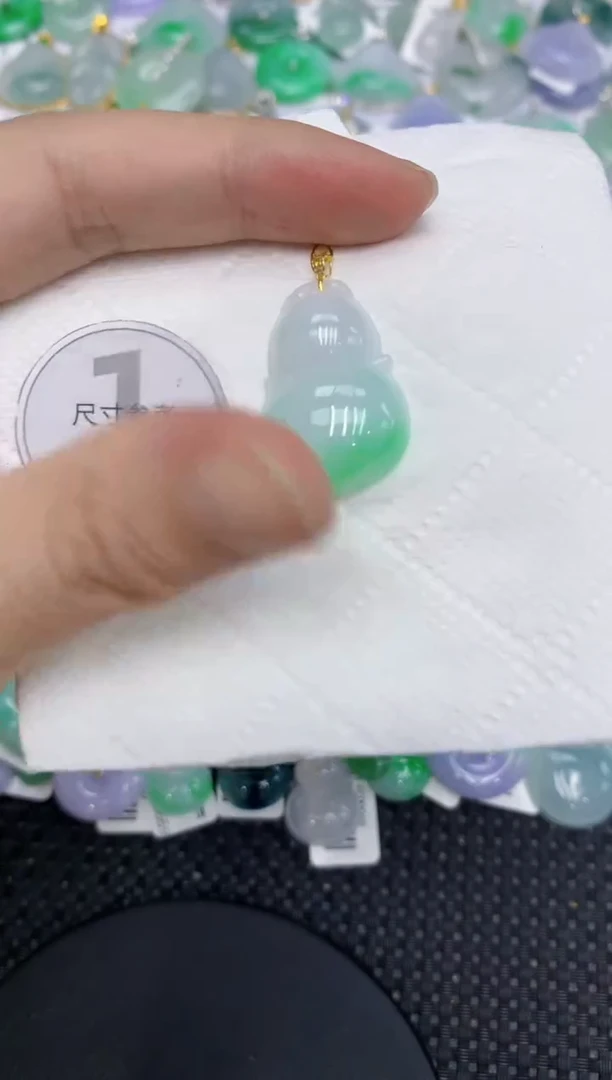 颈饰18K金镶嵌翡翠111111111111