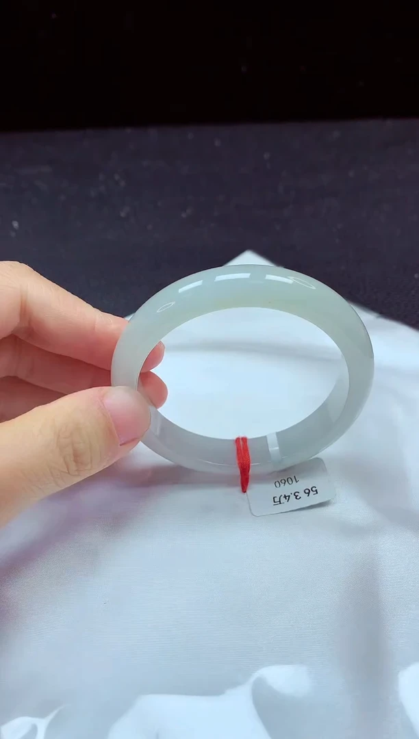 【闪购商品】翡翠手镯未镶嵌镯子56+