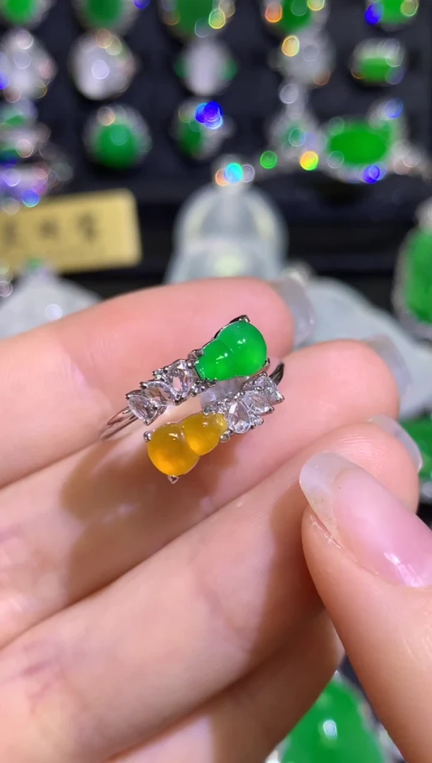 【闪购商品】翡翠戒指18K金镶嵌高冰双色葫芦