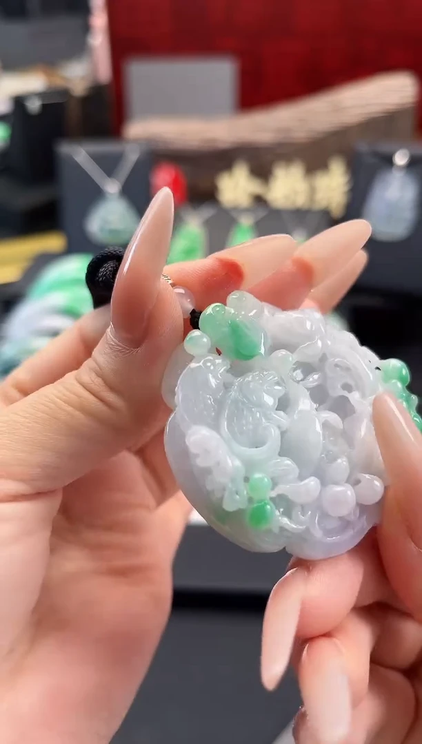 翡翠未镶嵌颈饰吊坠