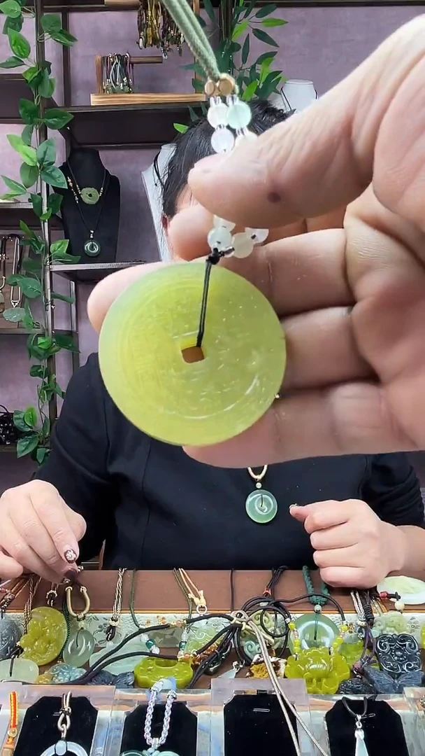 未镶嵌岫玉吊坠(赠链)未镶嵌 岫玉 吊坠(赠链