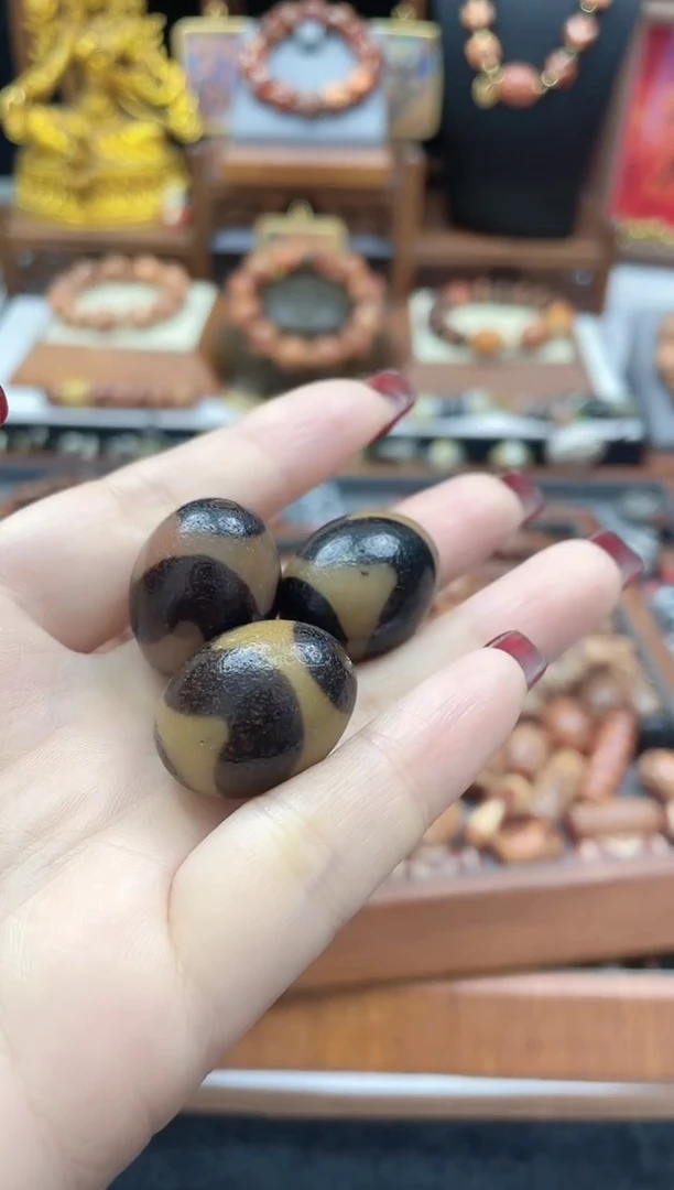 玛瑙/玉髓散珠黑金牙牙多样性发1个