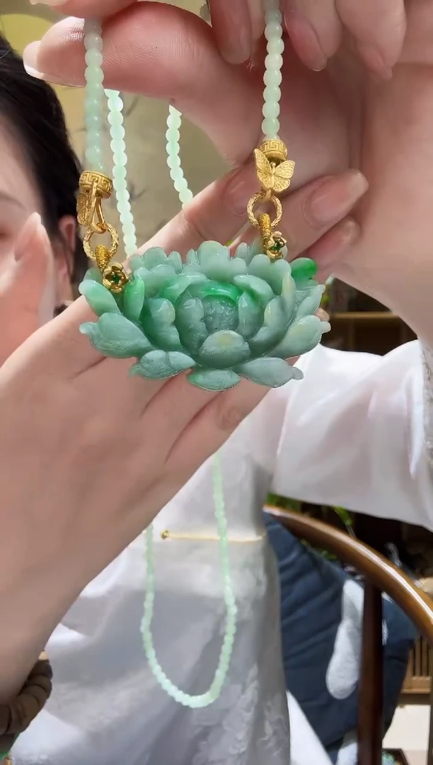颈饰未镶嵌翡翠吊坠