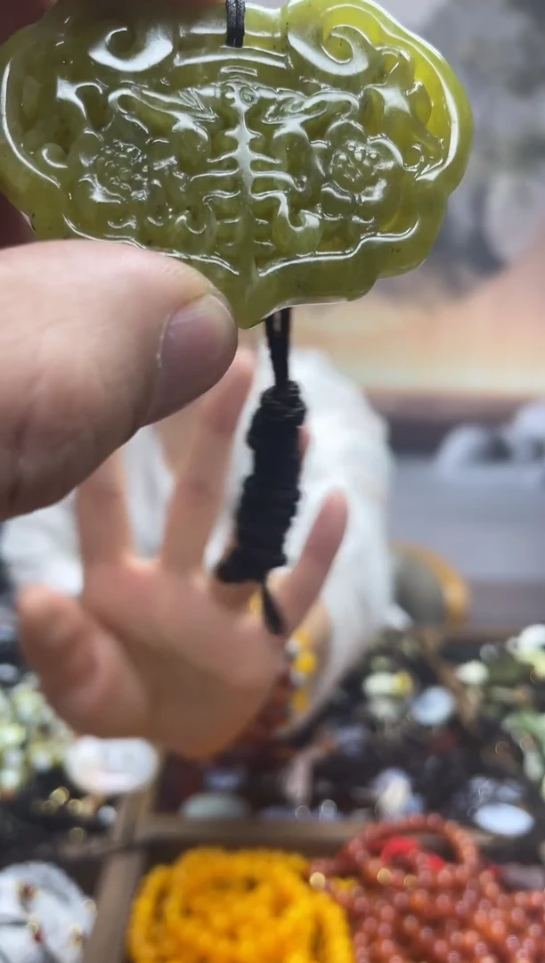 未镶嵌岫玉吊坠`
