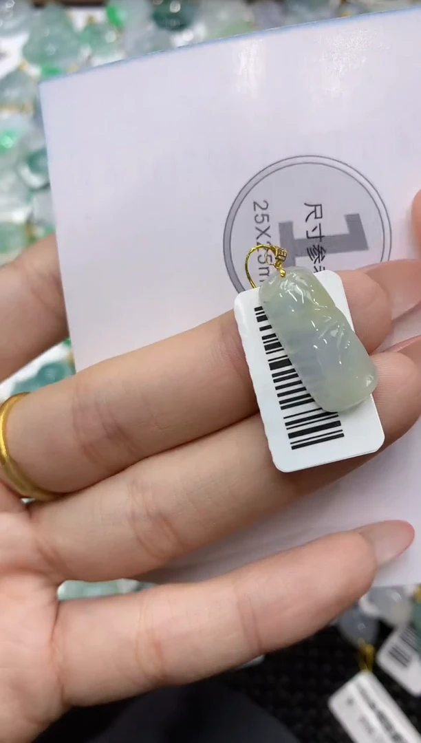 颈饰18K金镶嵌翡翠111111111111