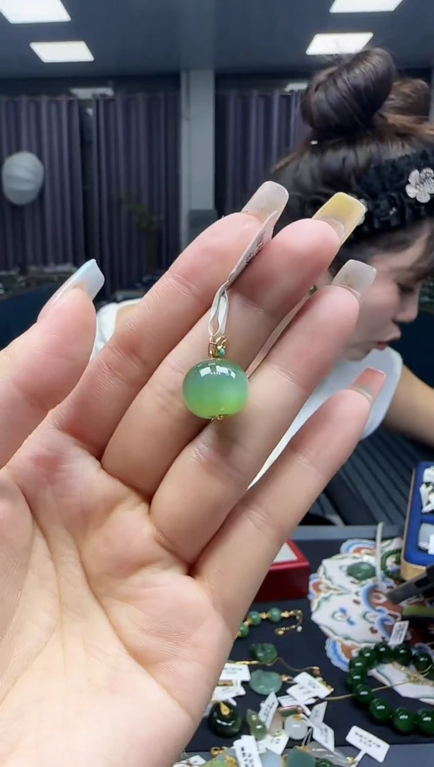 和田玉18K金镶嵌挂件1