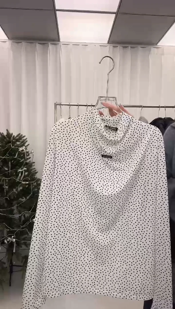 编号082 oiioriri 25款波点打底上衣S码 105斤内 福福待开价