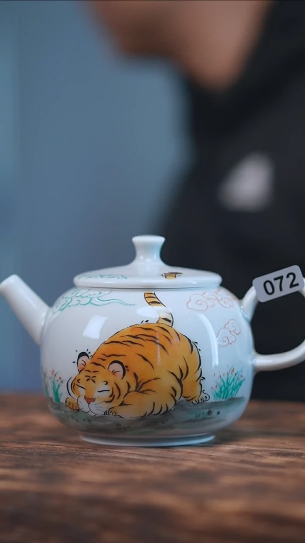【闪购商品】072景德镇手绘小老虎茶壶