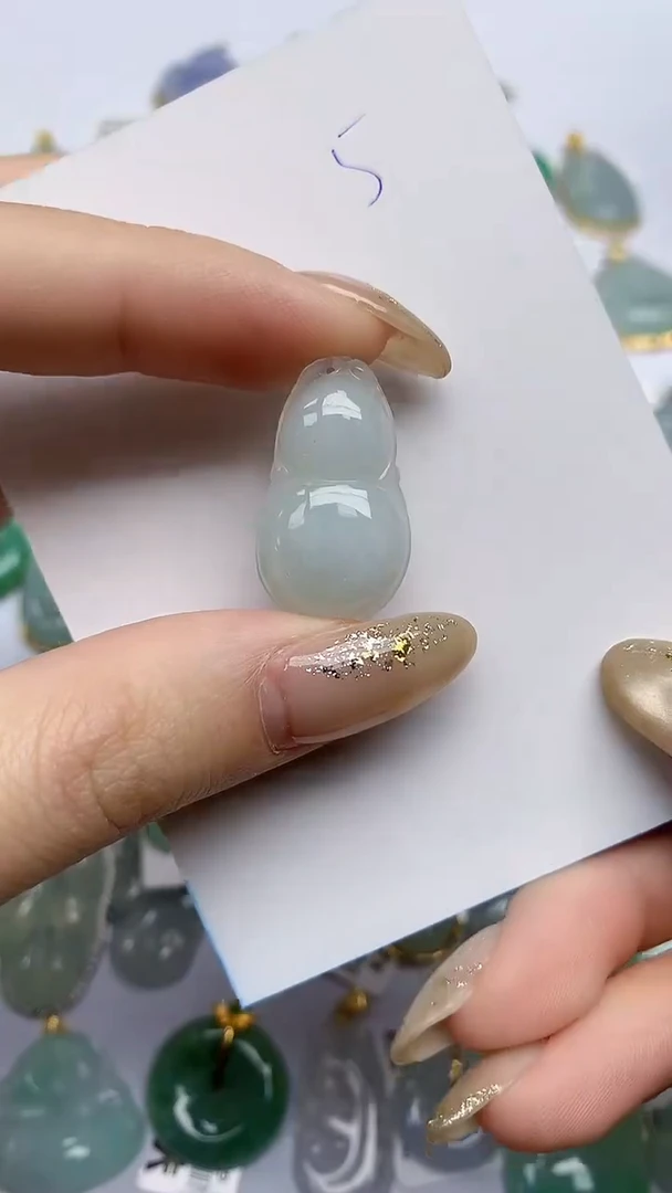 【闪购商品】翡翠颈饰未镶嵌天然翡翠A货